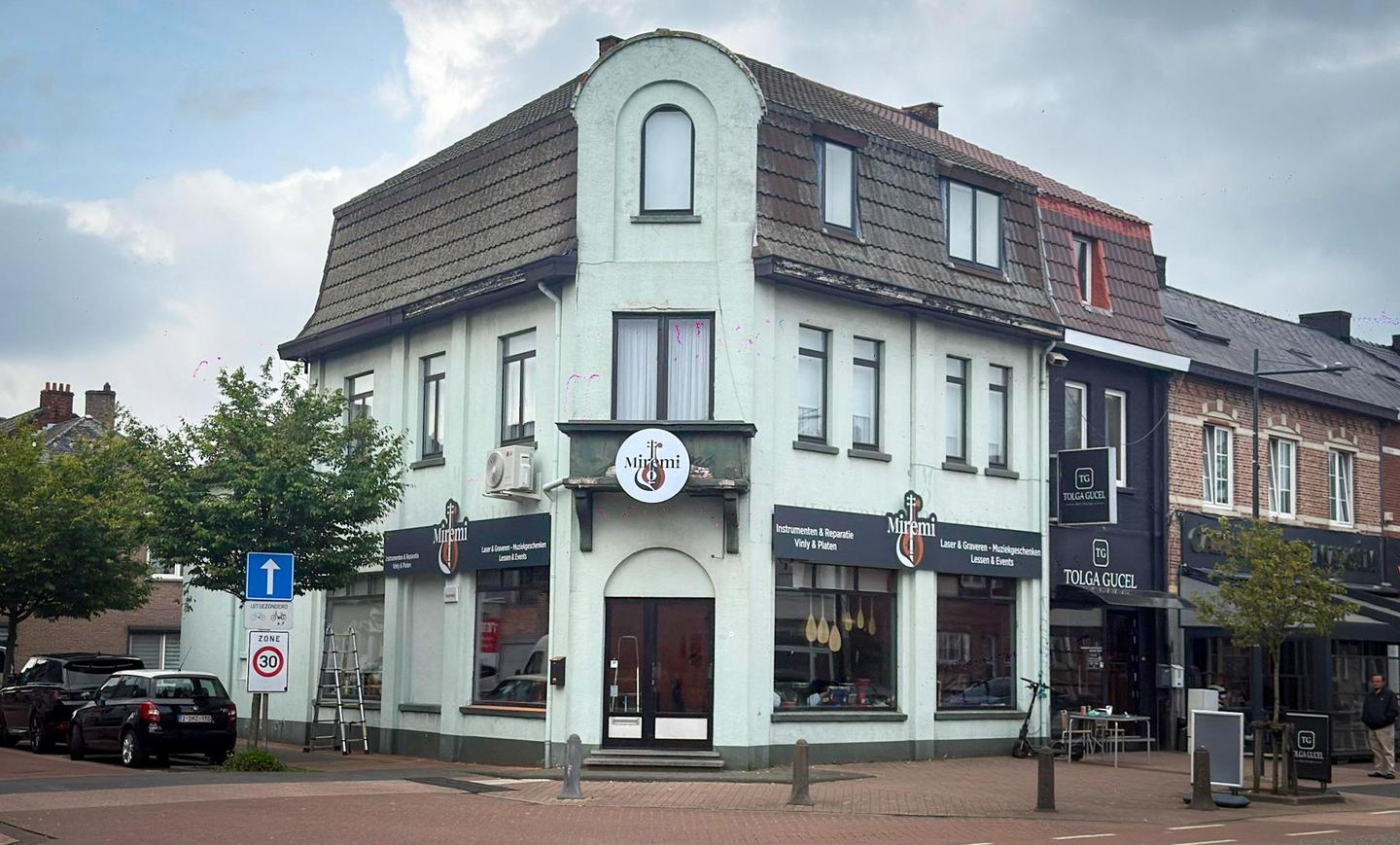 In Heusden-Zolder opent eerste winkel in Vlaanderen gericht op Oosterse muziekinstrumenten.