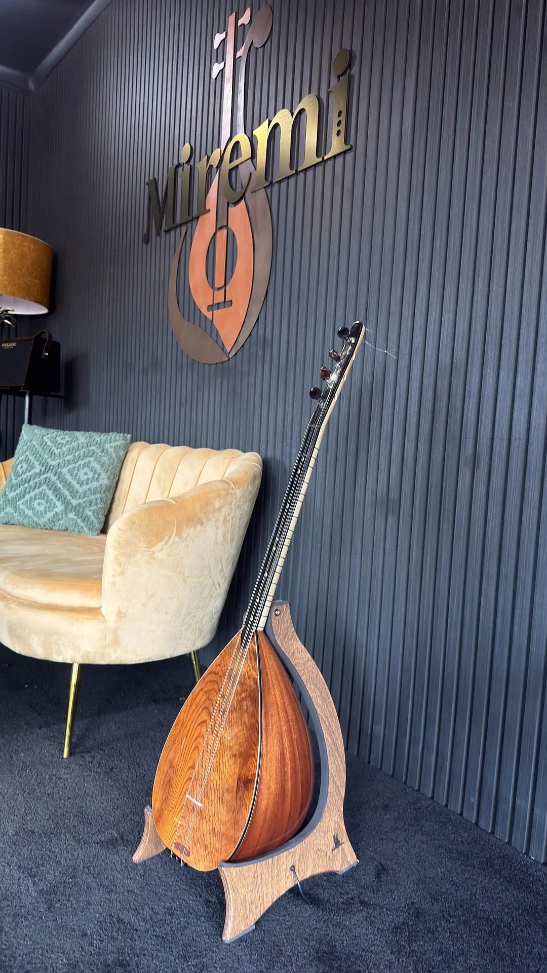 Houten Baglama (Saz) Stand houder – Met Slot - Miremi