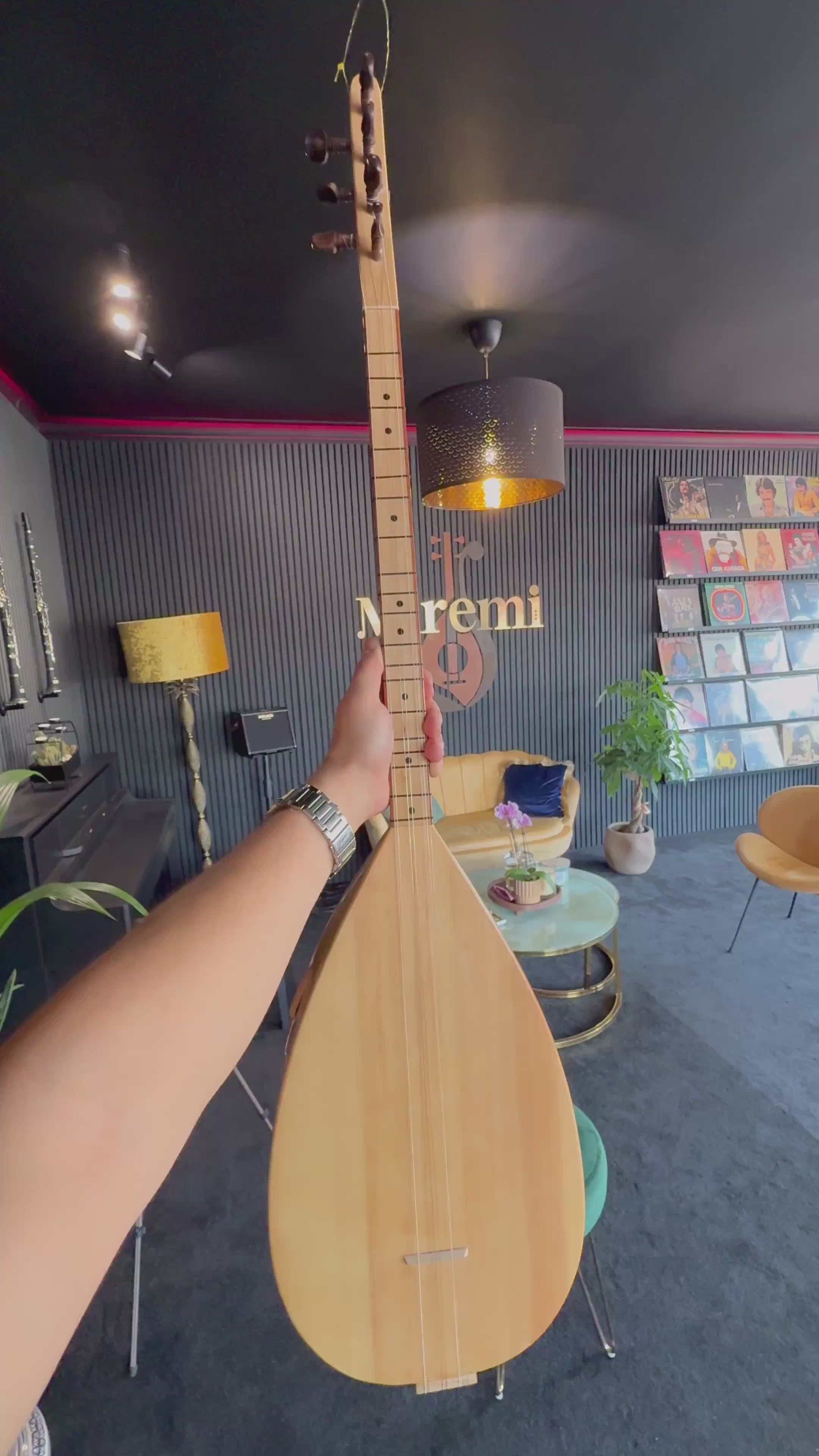 Video laden: Korte hals Bağlama Saz – Dut Klankkast, Canada Bovenblad, Gürgen Hals – 42 cm