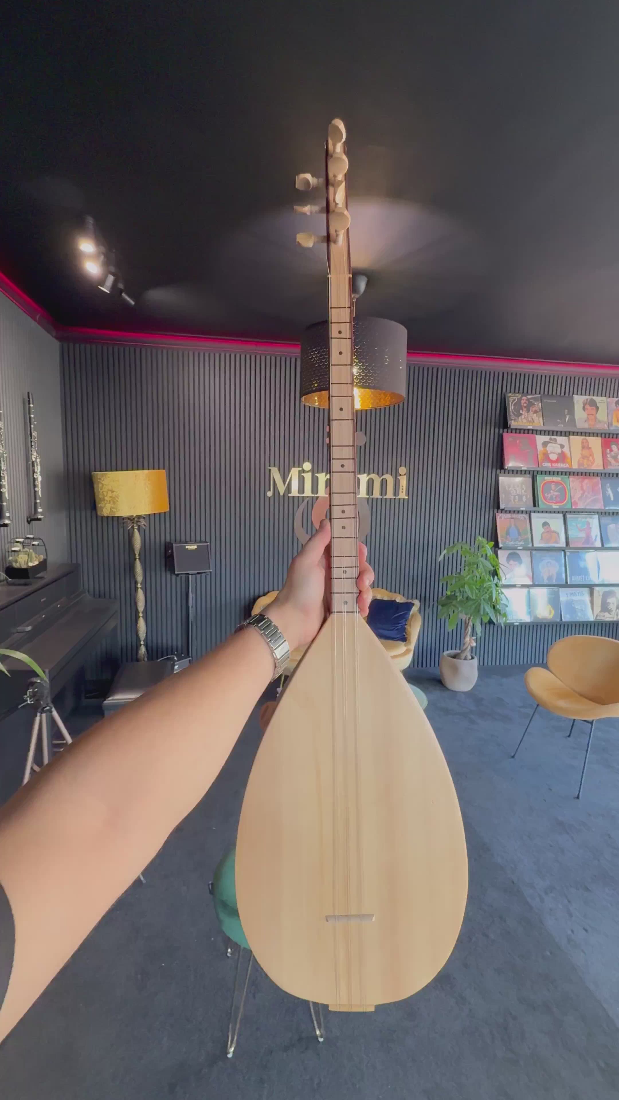 Video laden: Korte hals Bağlama – Kara Ağaç Klankkast, Ladin Bovenblad – 39,5 cm